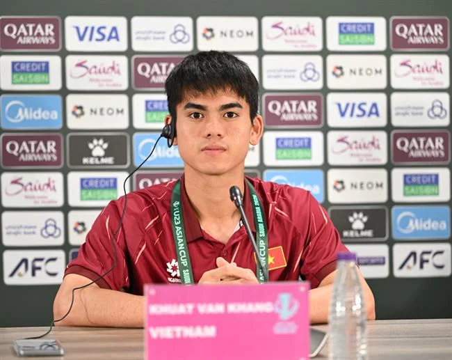 Hình ảnh các mã khuyến mãi và ưu đãi độc quyền từ i9bet141 code, với biểu tượng tiền thưởng và quà tặng, màu cam và đen.